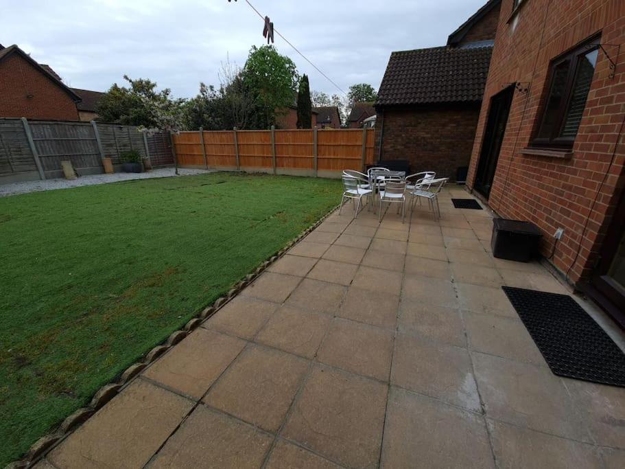 London Luxury 6 Bedroom Family House Sleeps 12 People Parking For 4 Cars Close To Tube. Chigwell Bagian luar foto