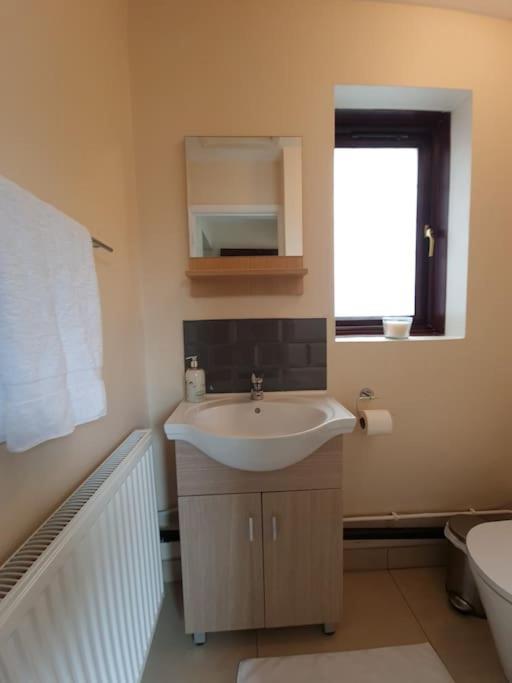London Luxury 6 Bedroom Family House Sleeps 12 People Parking For 4 Cars Close To Tube. Chigwell Bagian luar foto