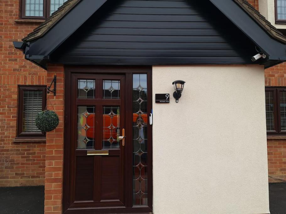 London Luxury 6 Bedroom Family House Sleeps 12 People Parking For 4 Cars Close To Tube. Chigwell Bagian luar foto