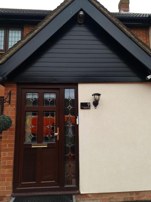London Luxury 6 Bedroom Family House Sleeps 12 People Parking For 4 Cars Close To Tube. Chigwell Bagian luar foto